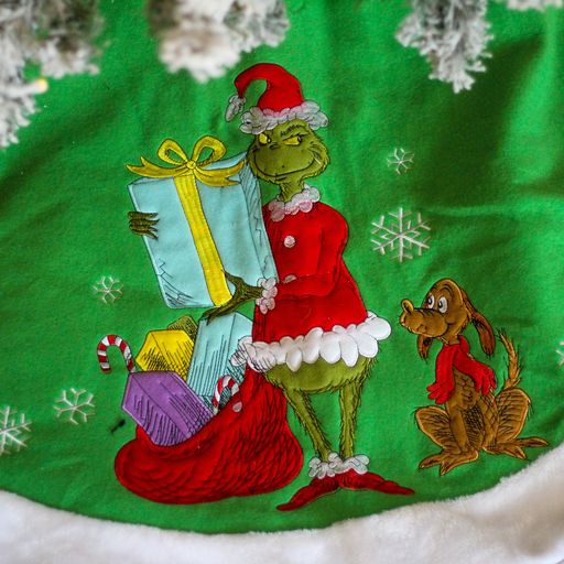 
                  
                    The Grinch Who Stole Christmas 48" Appliqué Tree Skirt
                  
                