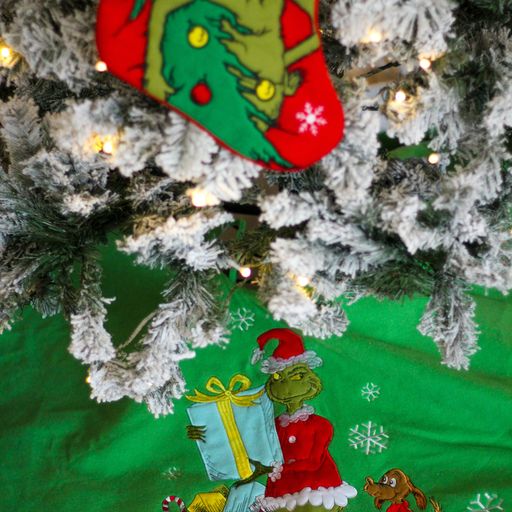 
                  
                    The Grinch Who Stole Christmas 48" Appliqué Tree Skirt
                  
                